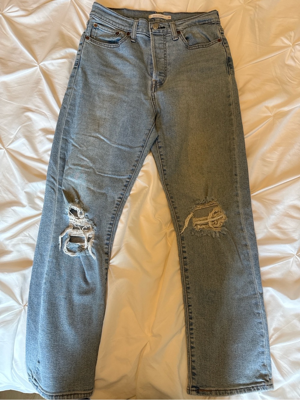 Levi’s Wedgie Straight Distressed Jeans Size 30